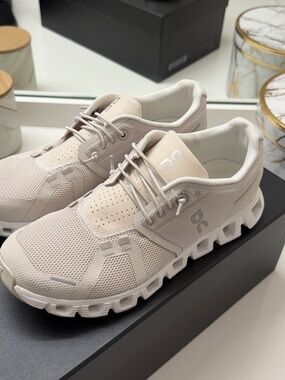 On Cloud 5 running shoes